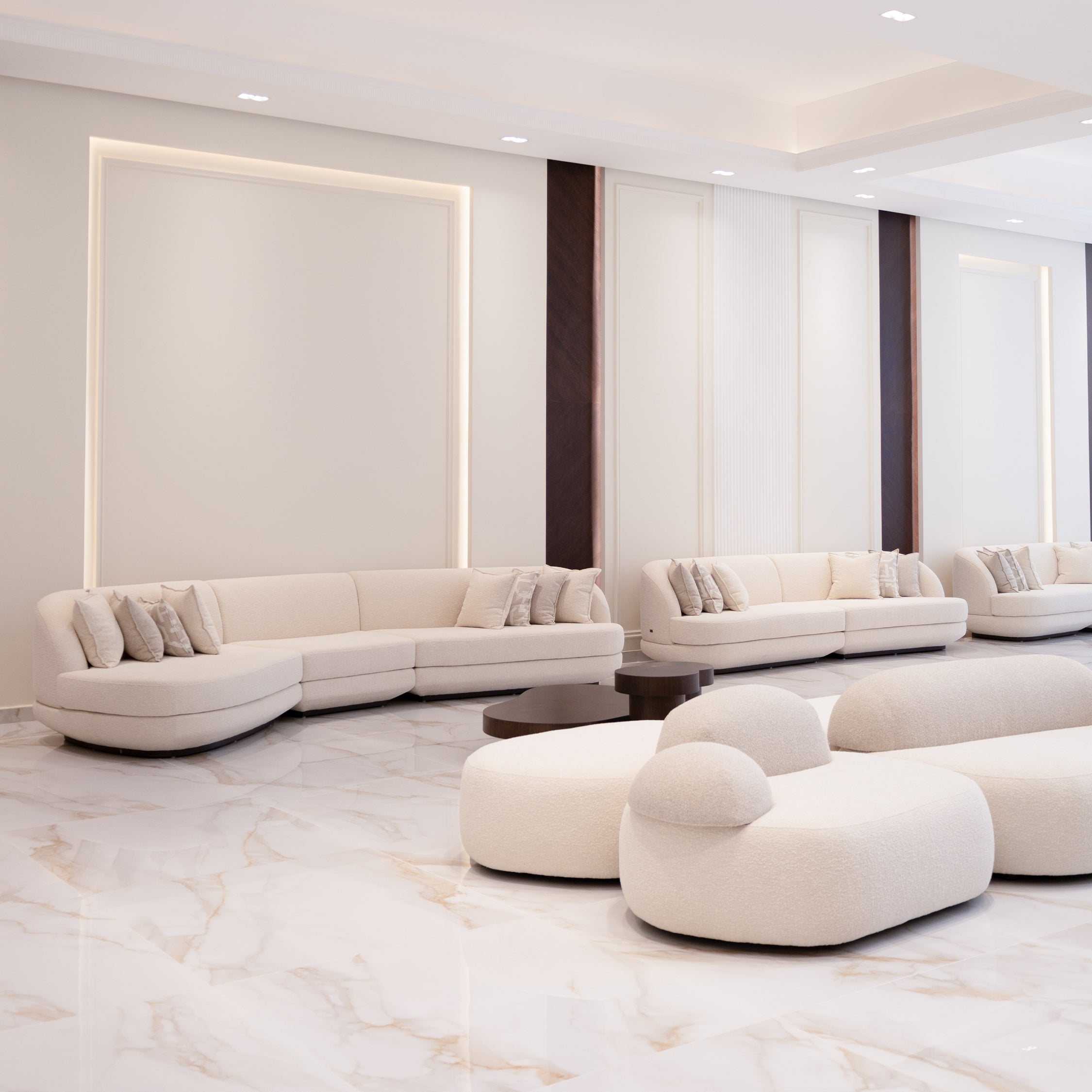 Minimalist Designs with Bold Accents: UAE’s 2025 Style Statement