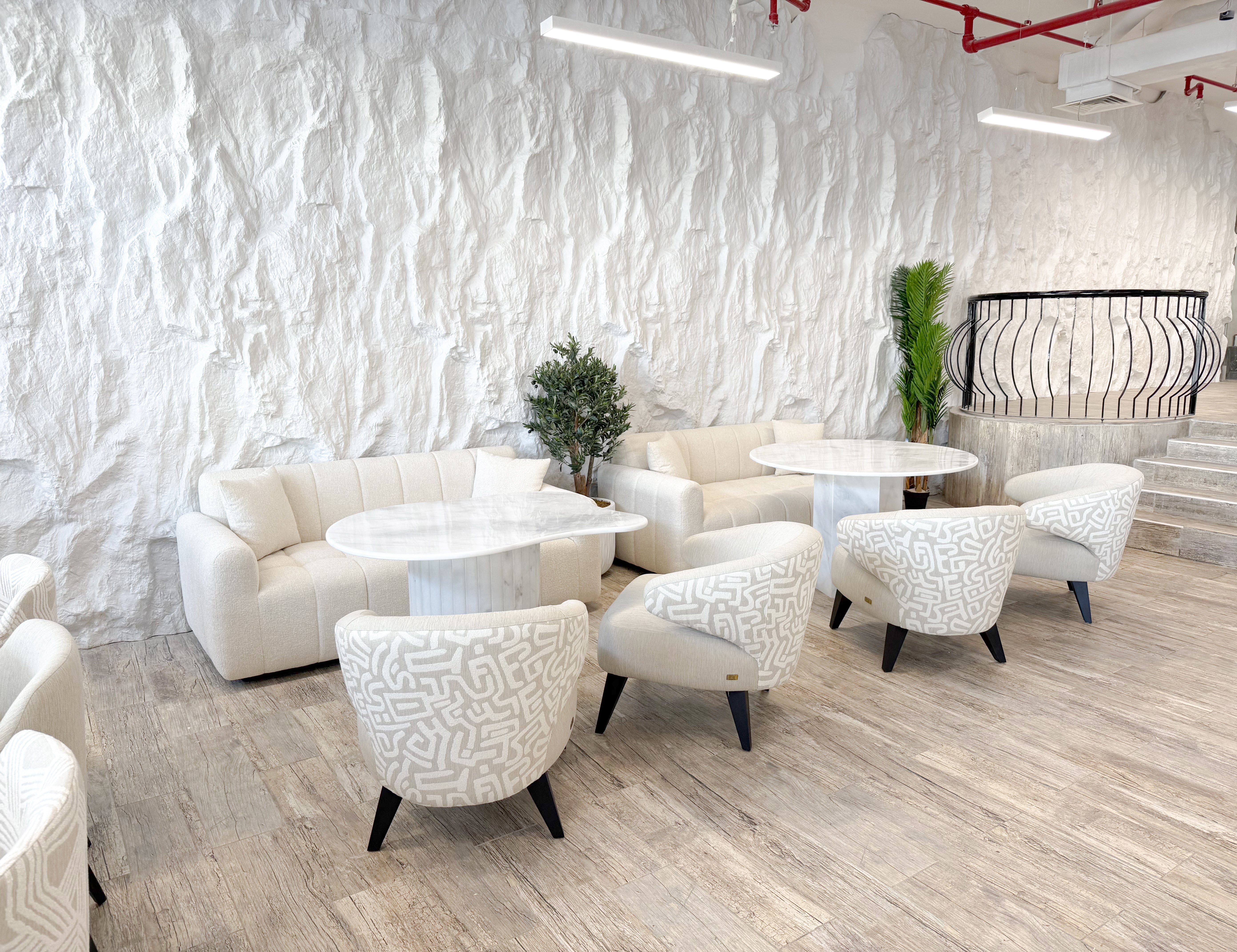 Texture Layering for Cozy Comfort: UAE’s 2025 Interior Style