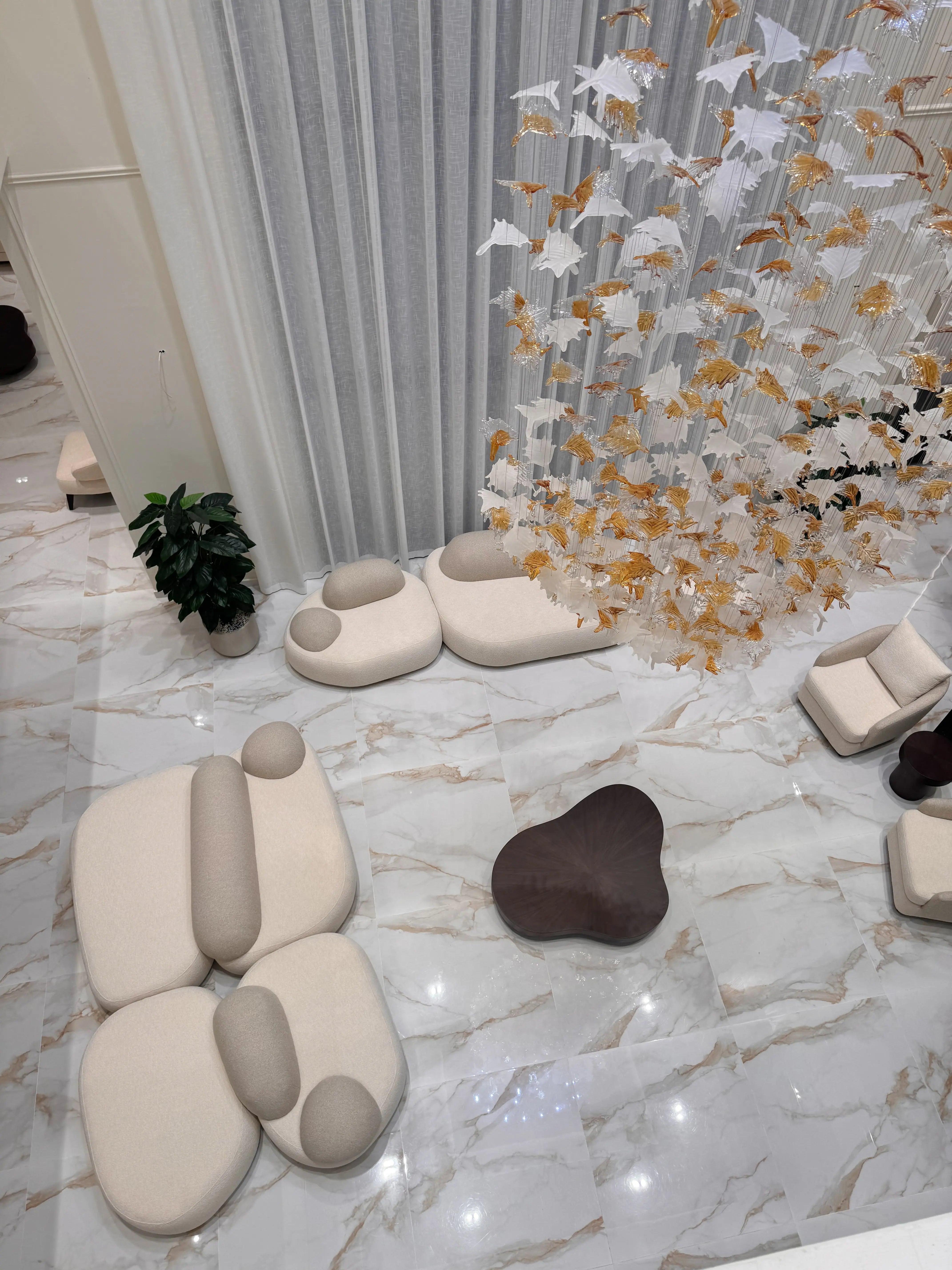 Statement-Lighting-as-a-Centerpiece-UAE-s-2025-Interior-Highlight IDT